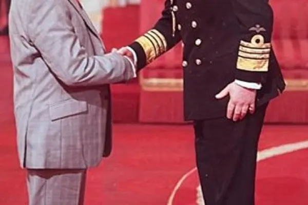 Mohammed Foiz Uddin MBE with the King